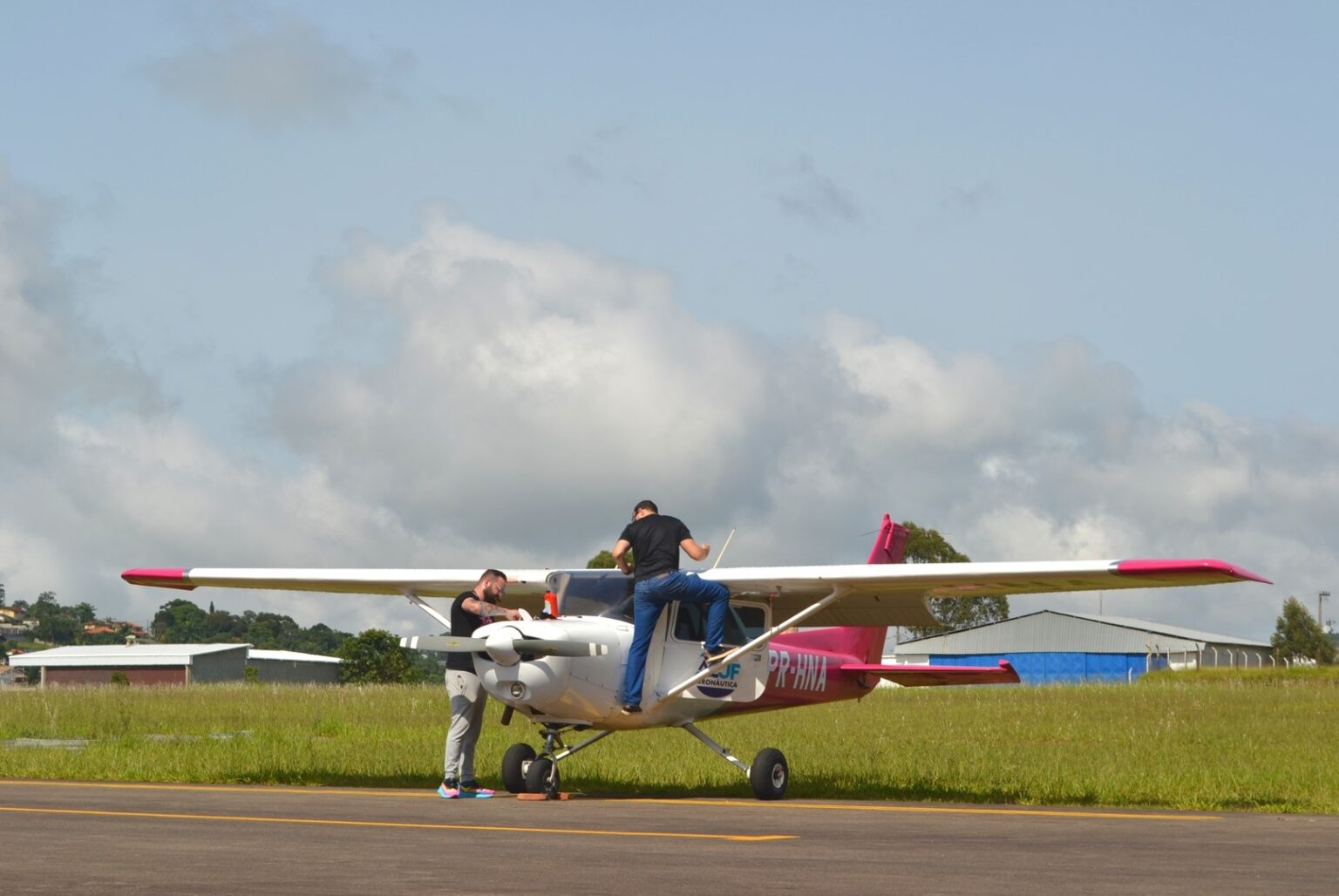 Quanto custa um curso de piloto de avião? Entenda tudo sobre ...