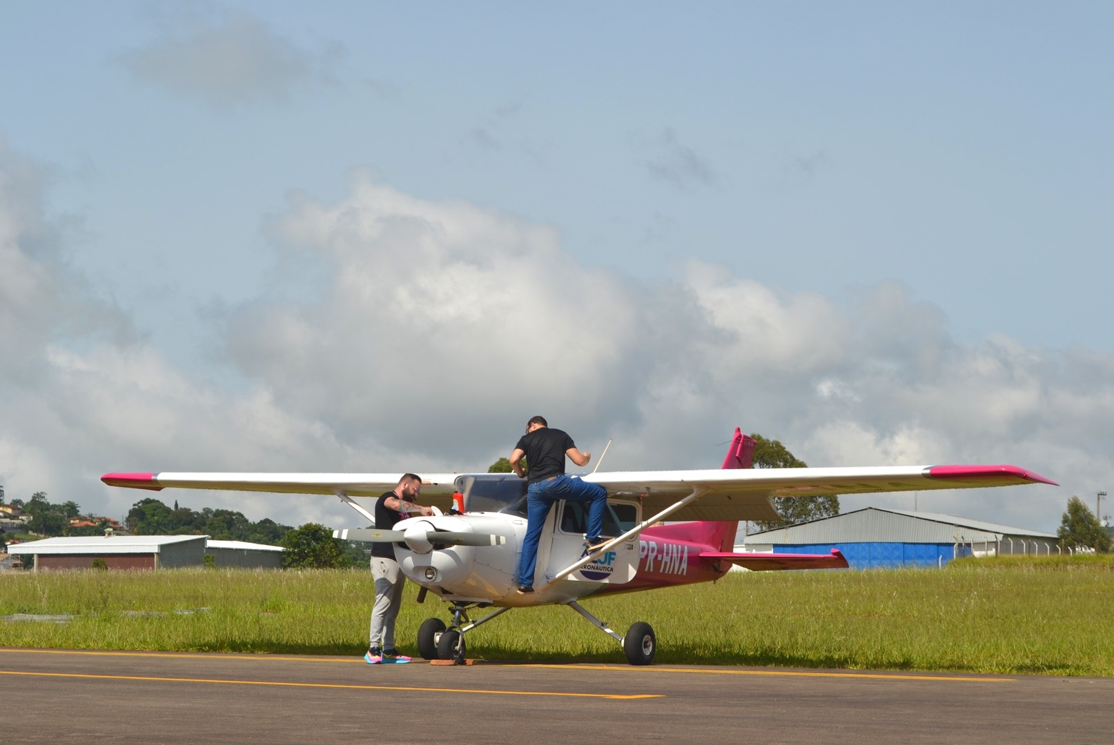 Quanto custa um curso de piloto de avião? Entenda tudo sobre ...